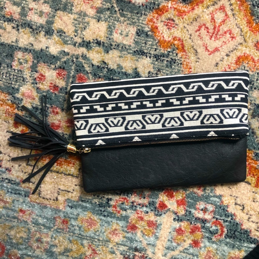 4/$25  |TRIBAL PRINT CLUTCH